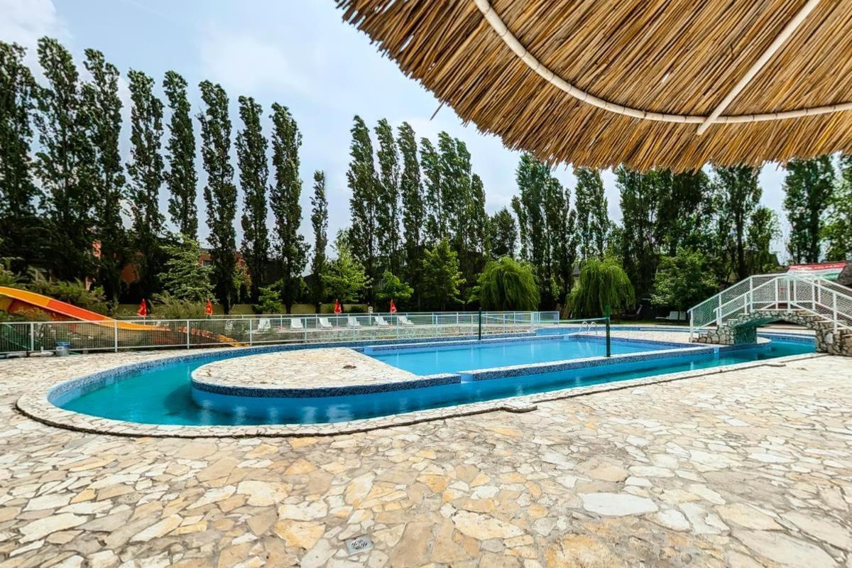 Hotel Oazis Wellness Panzio Szigetszentmiklós Zewnętrze zdjęcie